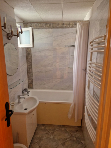 Titan, la 2 min. de metrou Nicolae Grigorescu, IOR, piata, bl. H, 4 camere