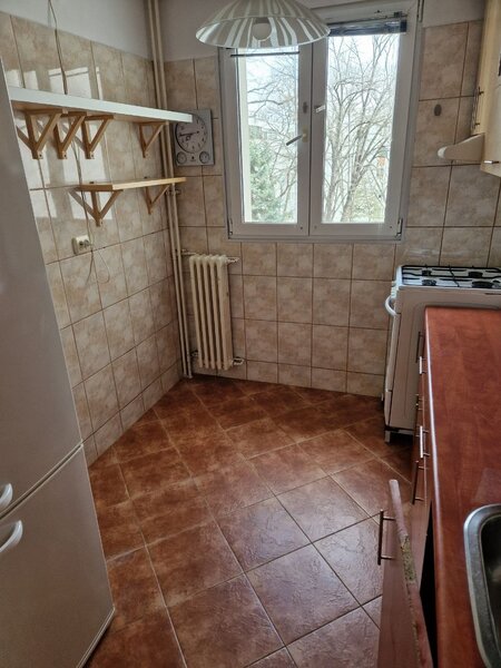 Titan, la 2 min. de metrou Nicolae Grigorescu, IOR, piata, bl. H, 4 camere